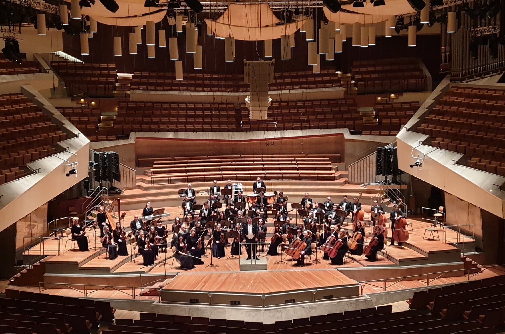 BERLINER PHILHARMONIC HALL BERLIN - Left 1