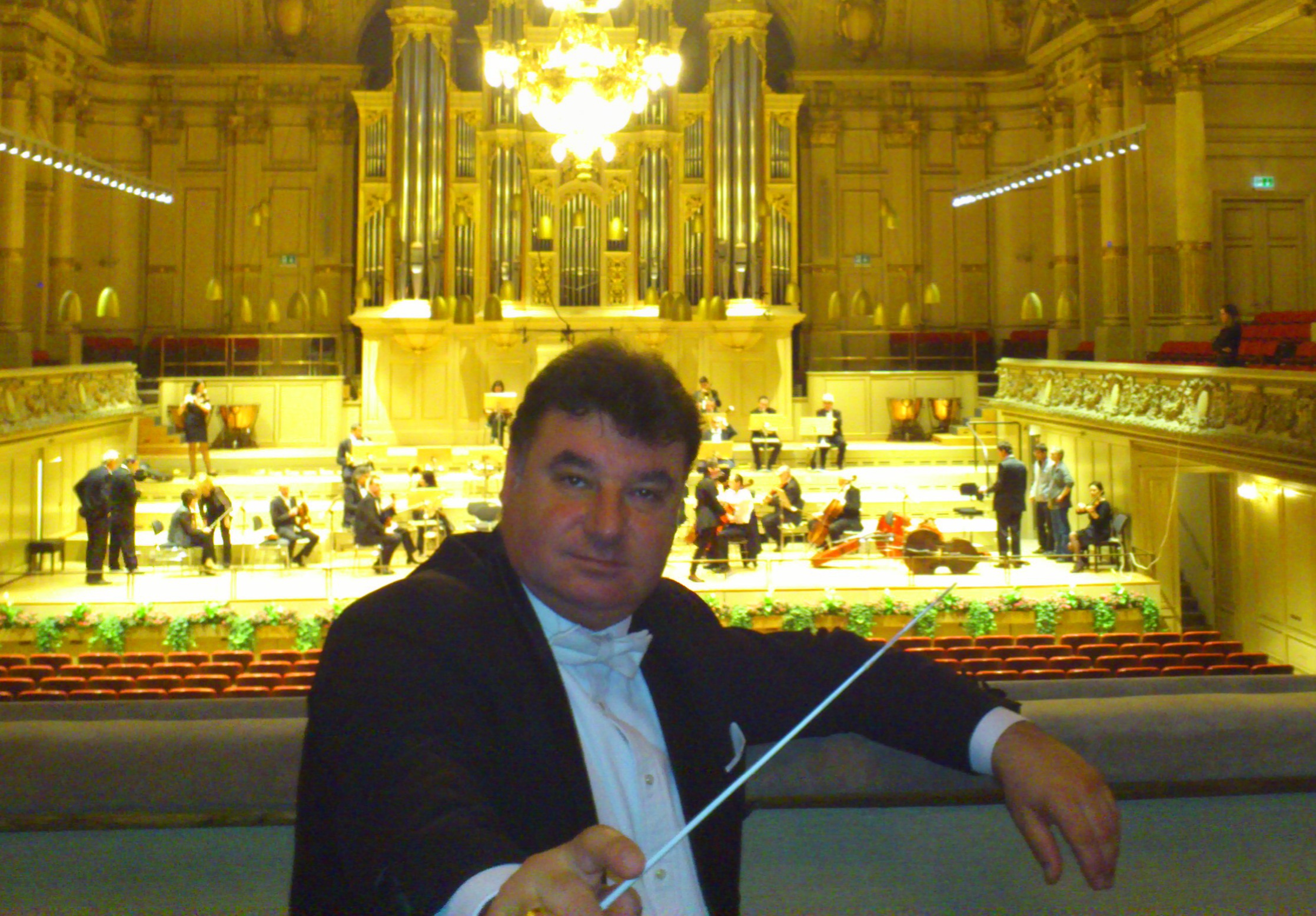 TONHALLE ZURICH SWITZERLAND - Left 1